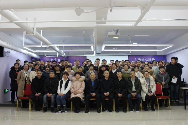 會(huì )后合影留念.jpg 會(huì )后合影留念.jpg